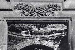 Akt auf dem Friedhof VII